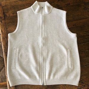 St Croix 100% wool vest, NWOT, front zip with 2 pockets, excellent cond, sz M